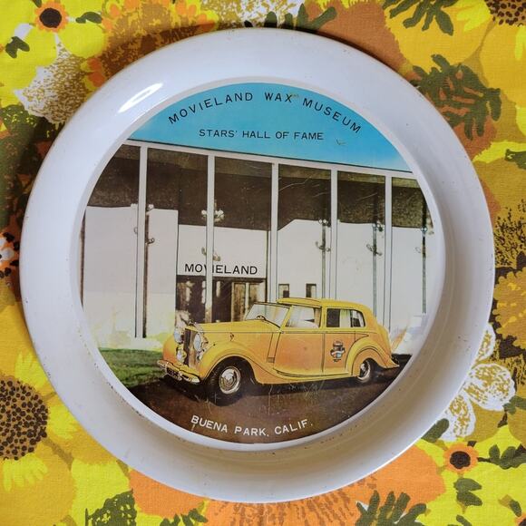 Vintage 70s Movieland Wax Museum Circle Metal Tray, 11" - Picture 1 of 5